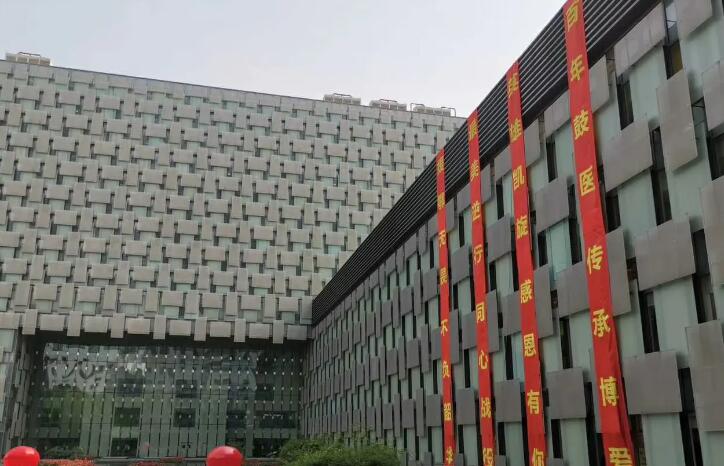 南京鼓楼医院做自体脂肪隆鼻怎么样？专家团队介绍及收