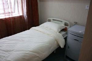 自体脂肪隆胸存在哪些风险？长沙艺星医学美容医院专家