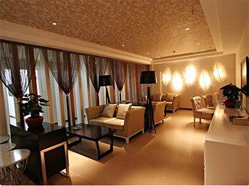 北京自体脂肪丰卧蚕医生哪家强？叶子整形杨峰自然款案