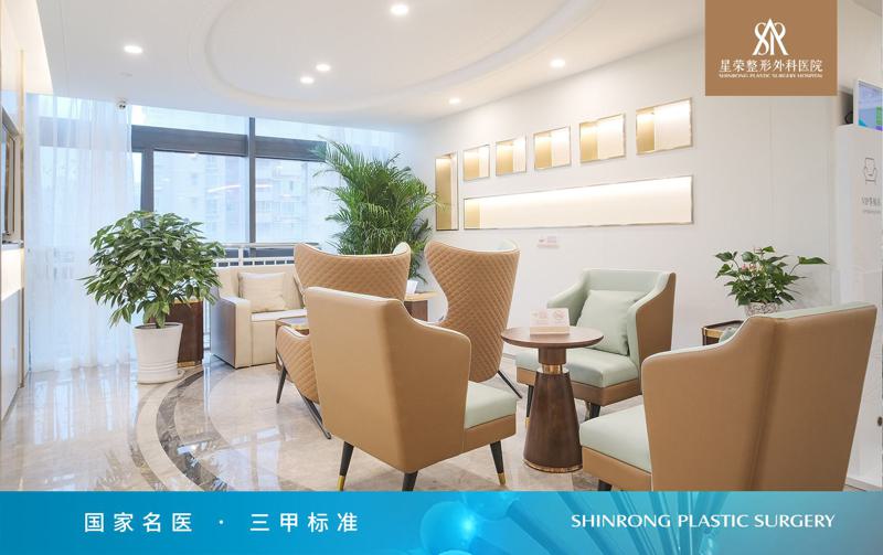 重庆星荣整形外科医院自体脂肪隆鼻多少钱？医生团队介