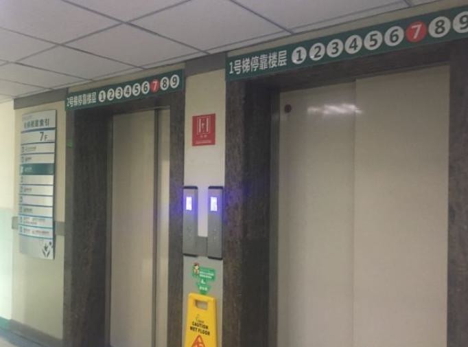 雅安地区眼袋去除技术哪家强？医院口碑和手术效果综合