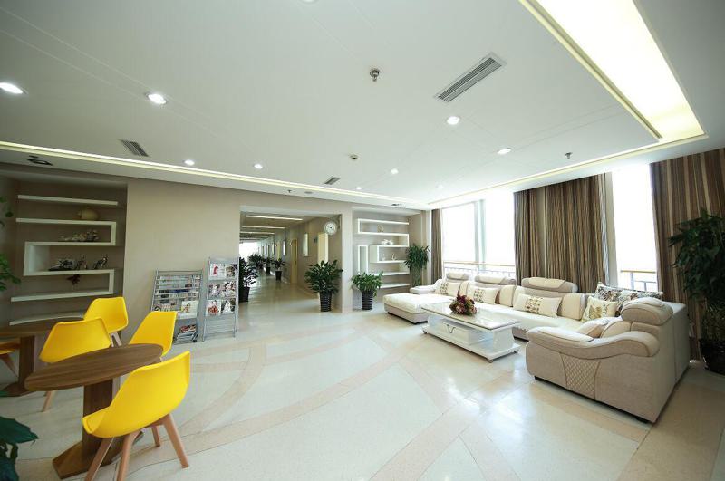 成都西区医院医疗美容紧致轮廓医生排名，抗衰除皱技术