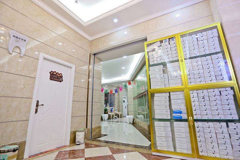 广州皮肤美容收费价目表，嫩肤美白：3387\假体植