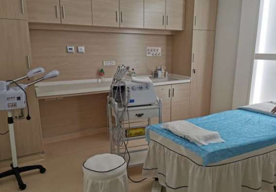 西安雁塔小白兔口腔医院治疗室
