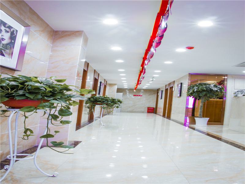 重庆军美医疗美容医院假体隆胸价格是多少？价目表一览