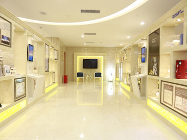 深圳富华医疗美容医院硅胶假体隆鼻价格多少？专业医生