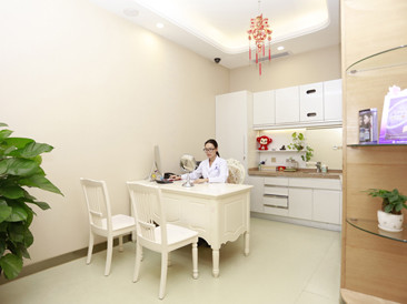 深圳富华医疗美容医院鼻中隔软骨隆鼻医生推荐｜四位专